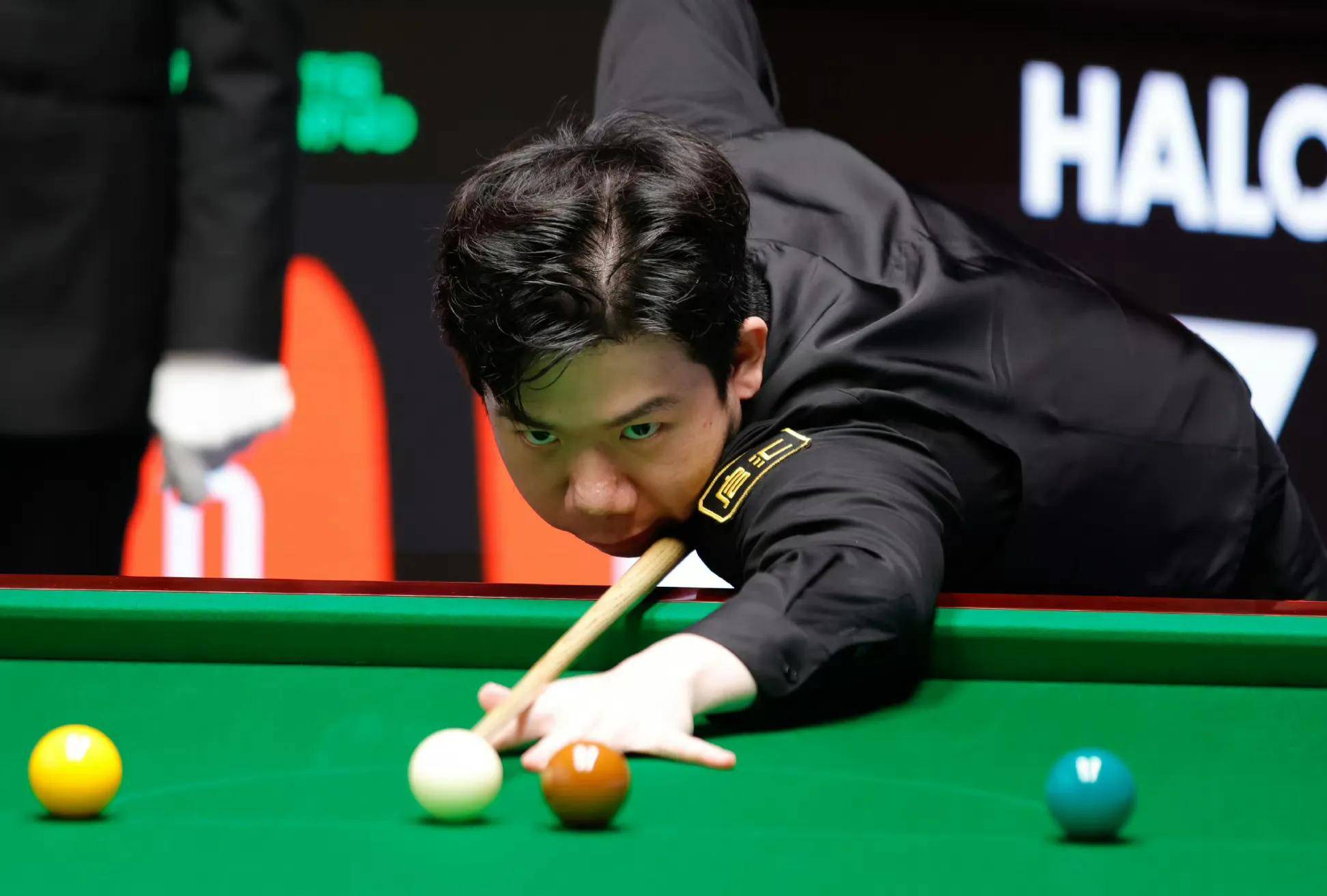 起让球迷们 起让球迷们